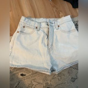 Levi’s Light Wash Jean Shorts Size 27